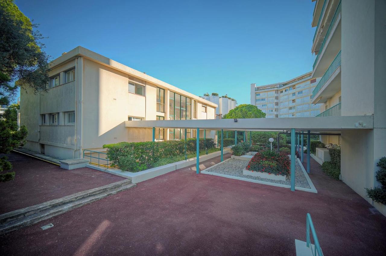 Jul - Studette - Croisette - Vca Cannes